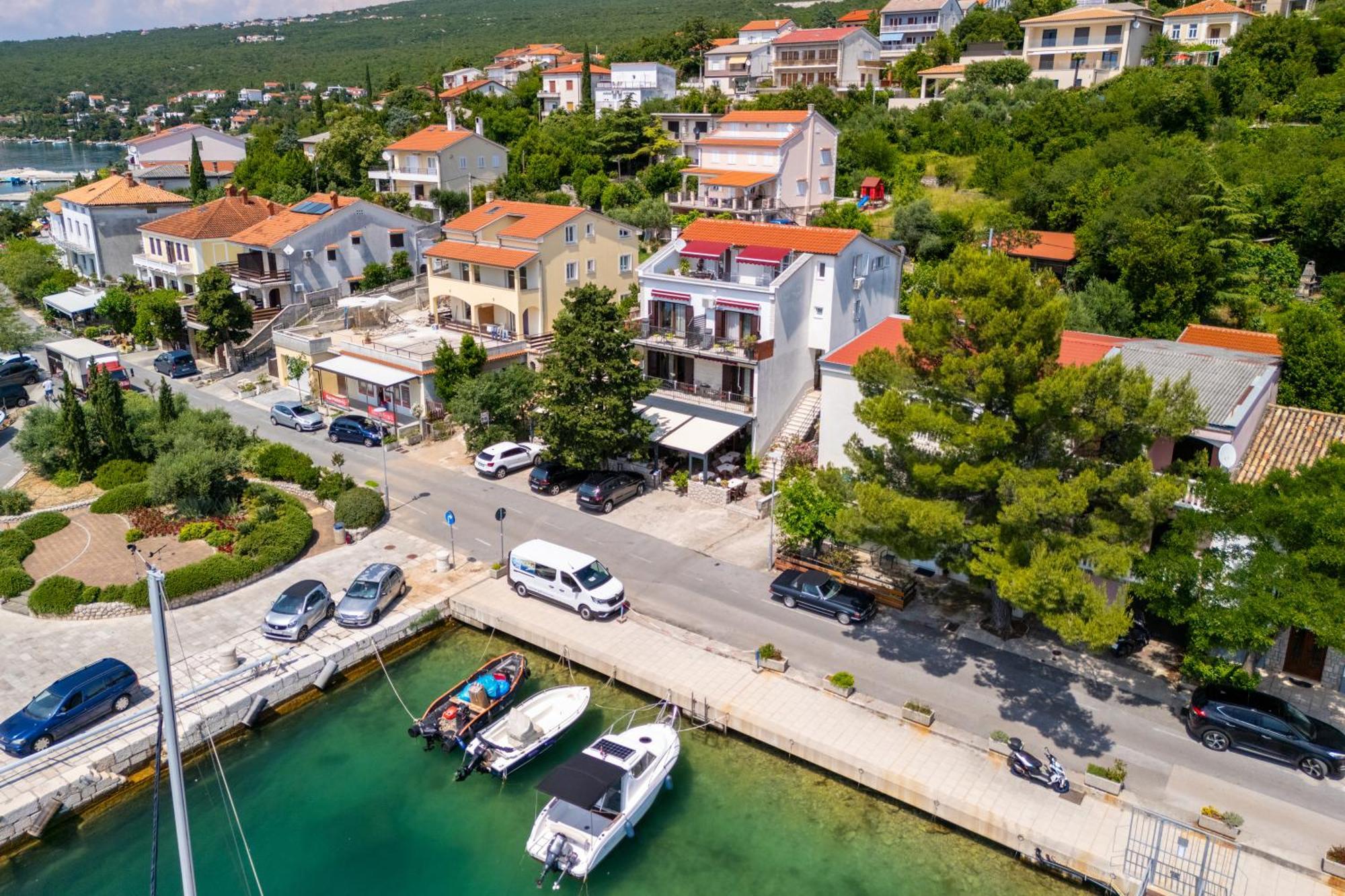 Apartmani Viktorija ยาดราโนโว ภายนอก รูปภาพ