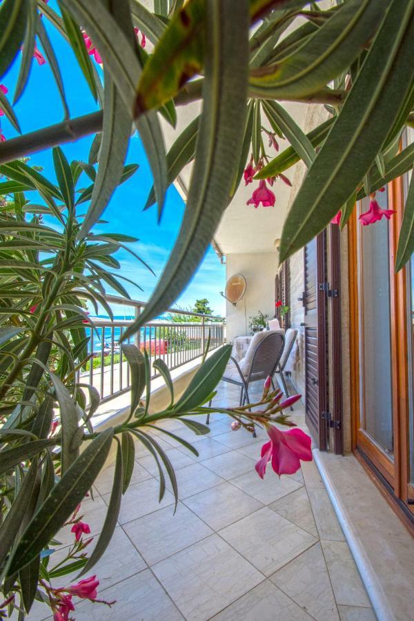 Apartmani Viktorija ยาดราโนโว ภายนอก รูปภาพ