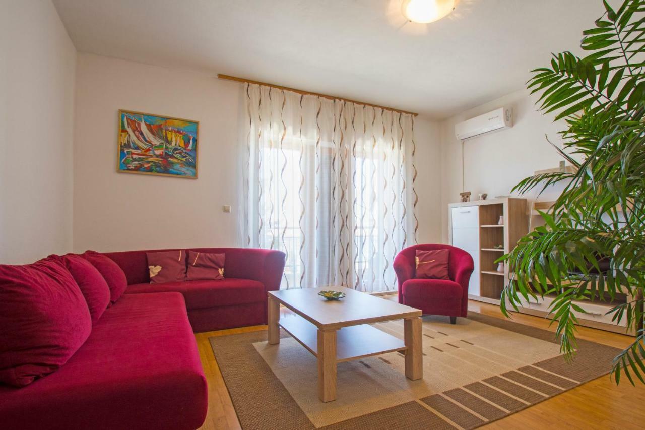 Apartmani Viktorija ยาดราโนโว ภายนอก รูปภาพ